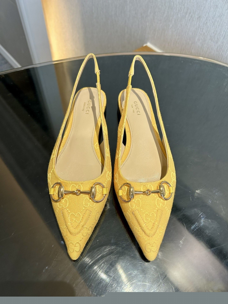 G*u*i sandals